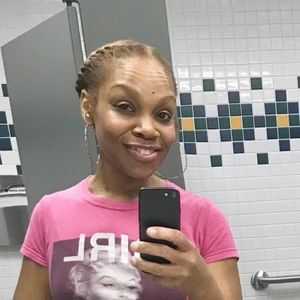 Meet your Posher, Dee